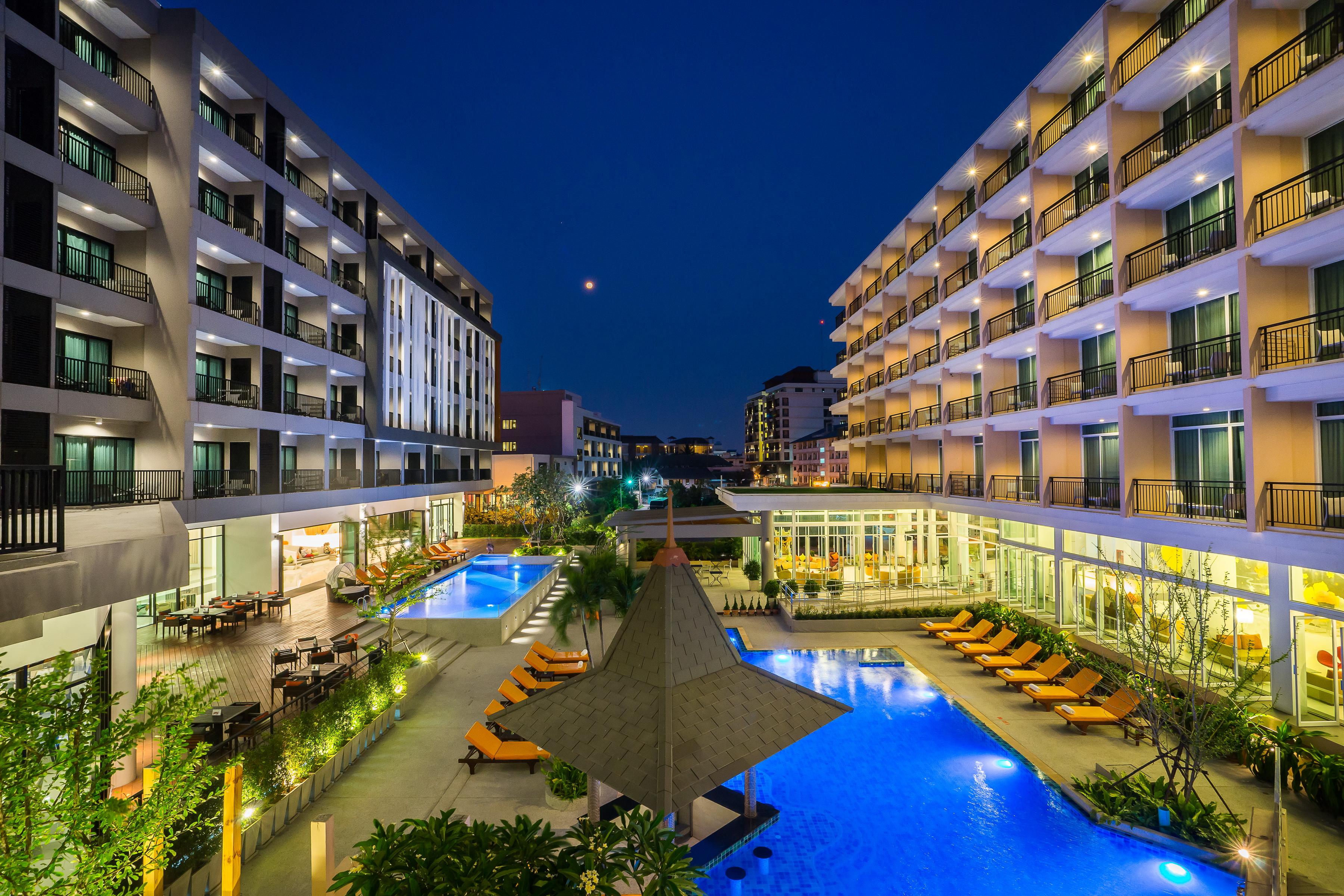 Hotel J Pattaya Esterno foto