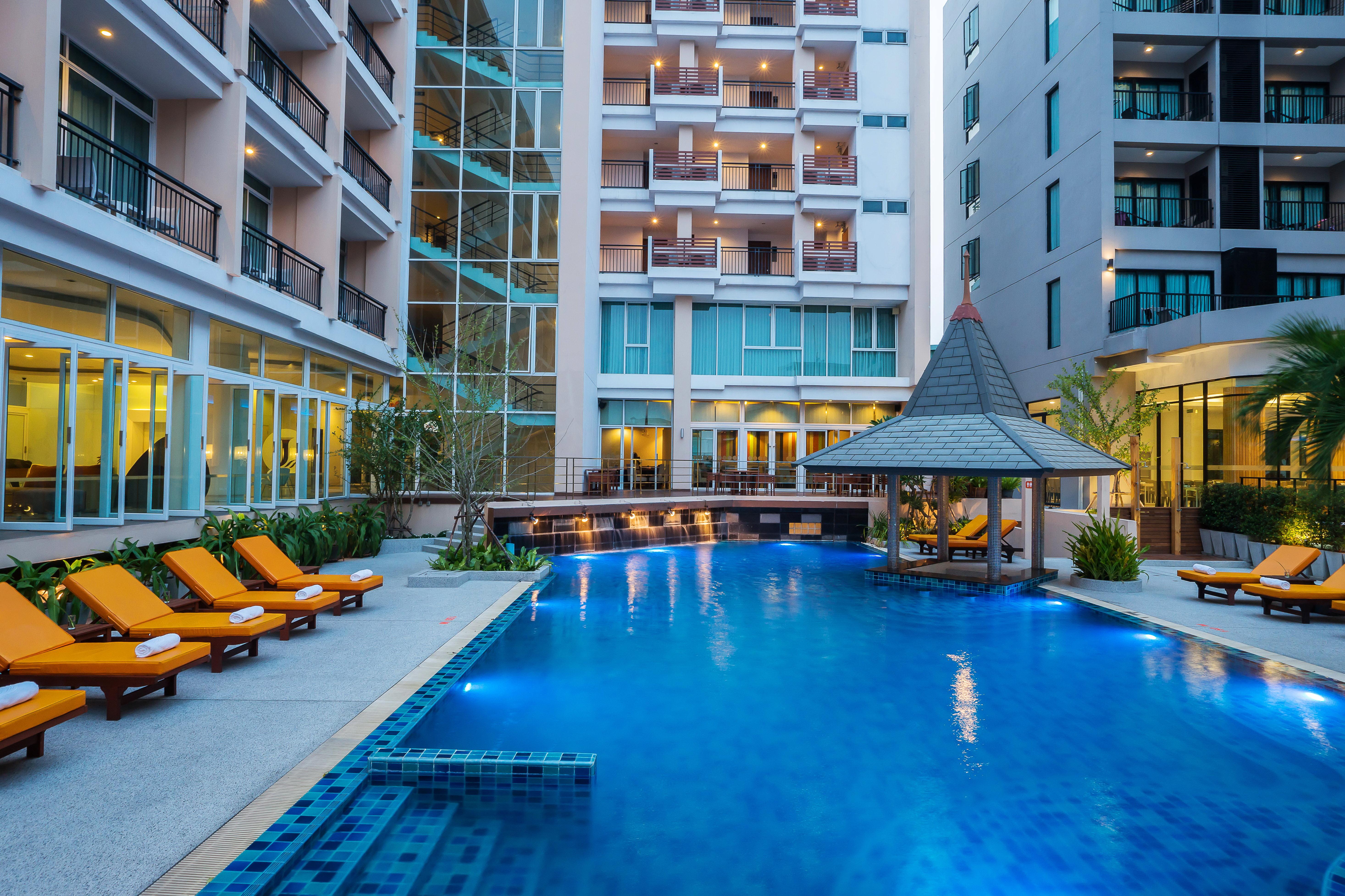 Hotel J Pattaya Esterno foto