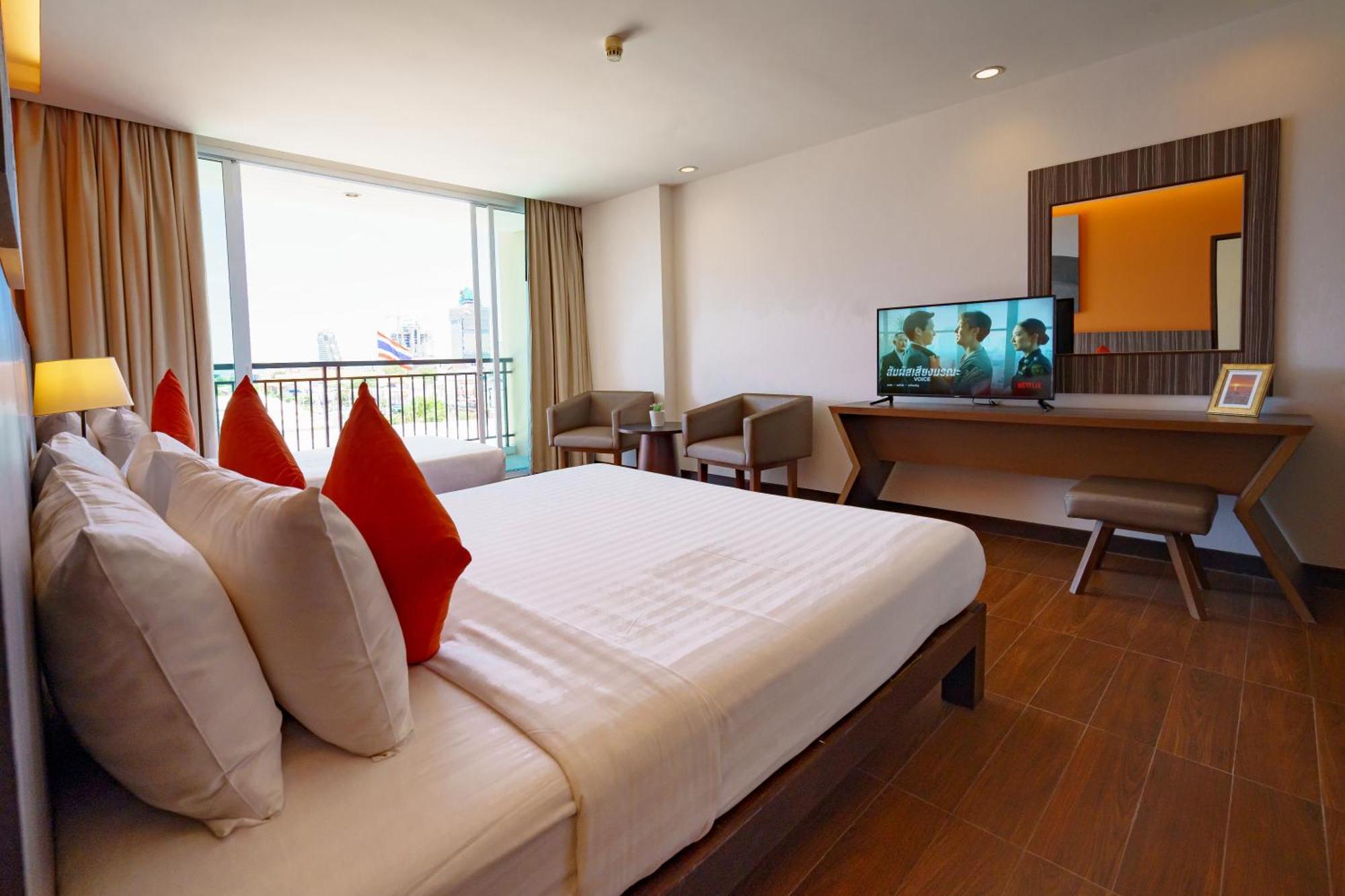 Hotel J Pattaya Esterno foto