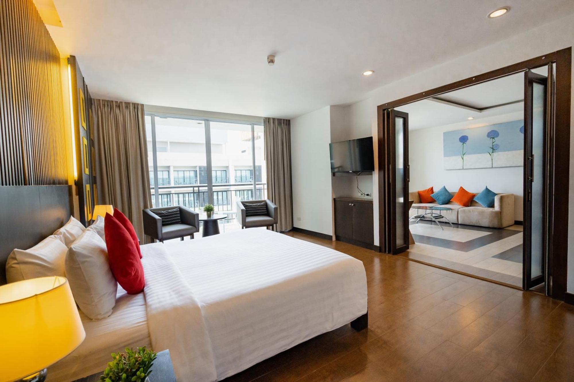 Hotel J Pattaya Esterno foto